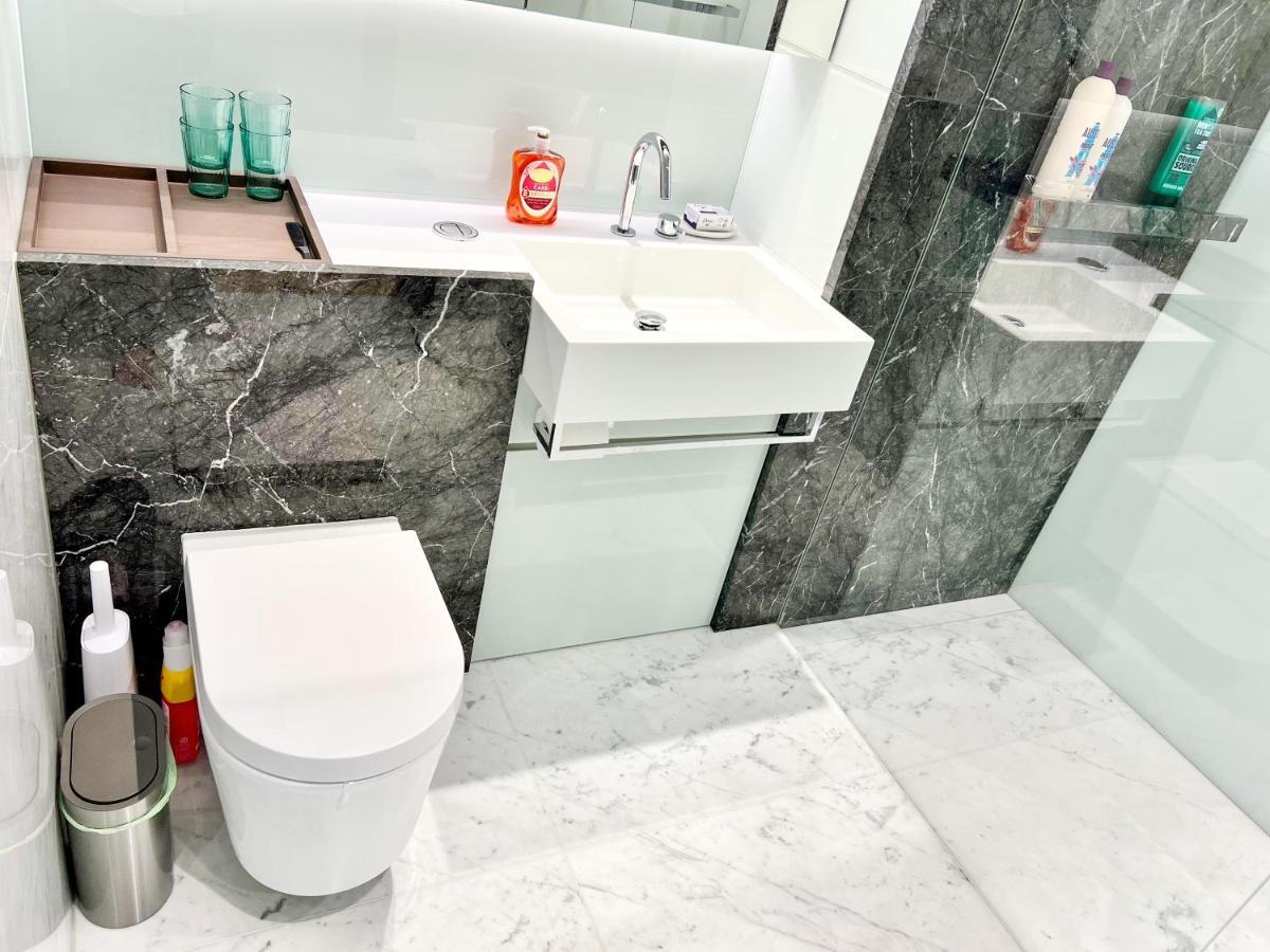 Deluxe Entire Studio Next To London Eye & Trafalgar Square Aparthotel Bagian luar foto