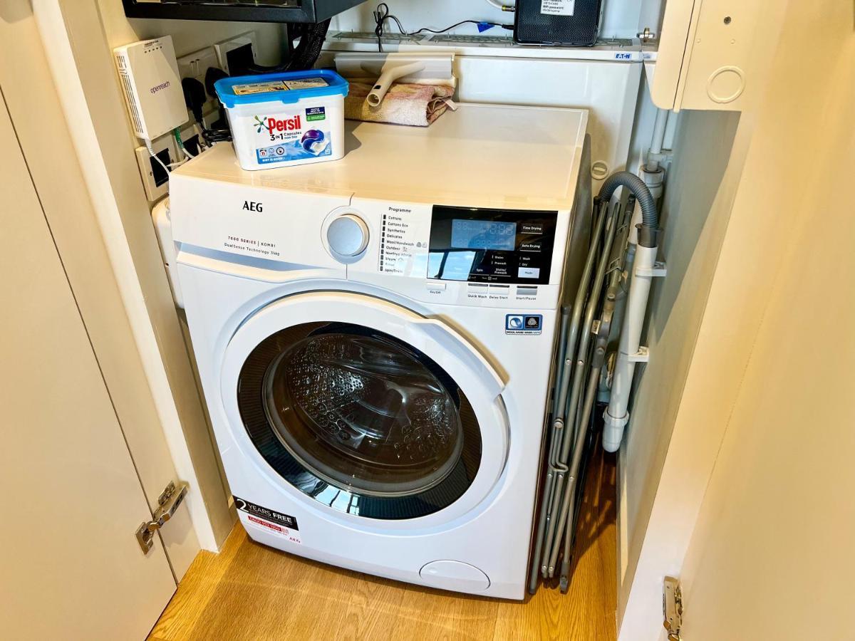 Deluxe Entire Studio Next To London Eye & Trafalgar Square Aparthotel Bagian luar foto