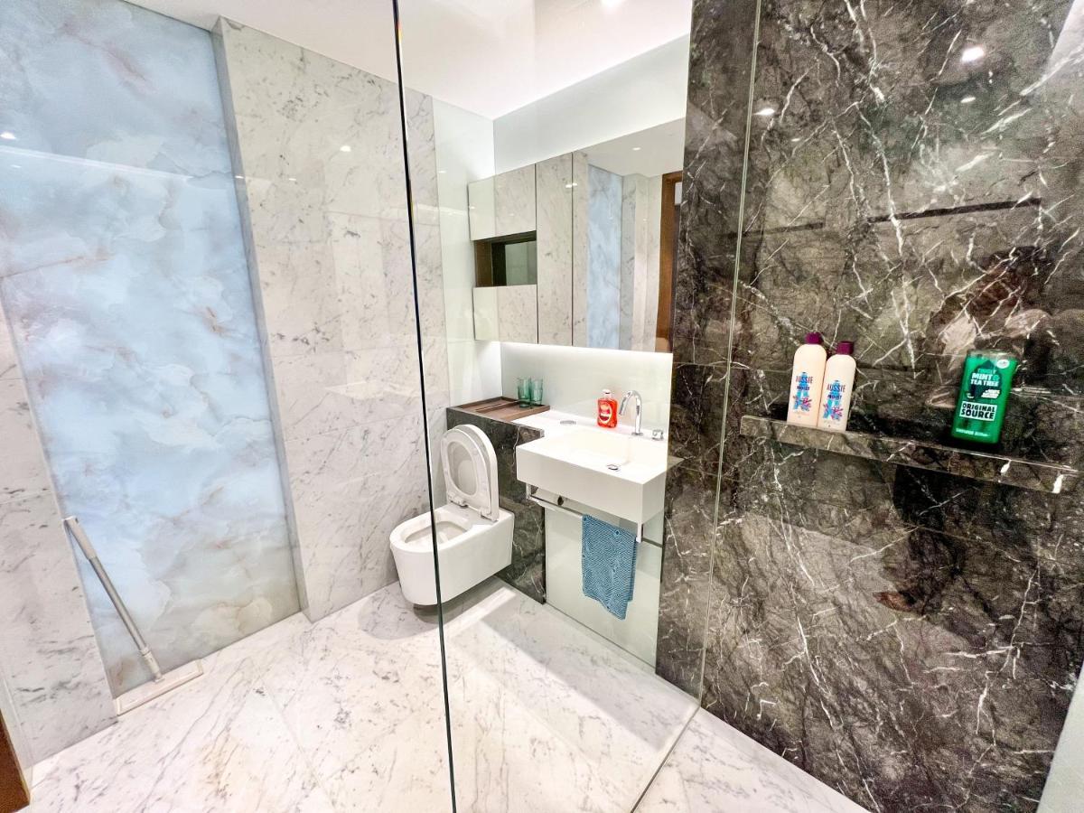 Deluxe Entire Studio Next To London Eye & Trafalgar Square Aparthotel Bagian luar foto