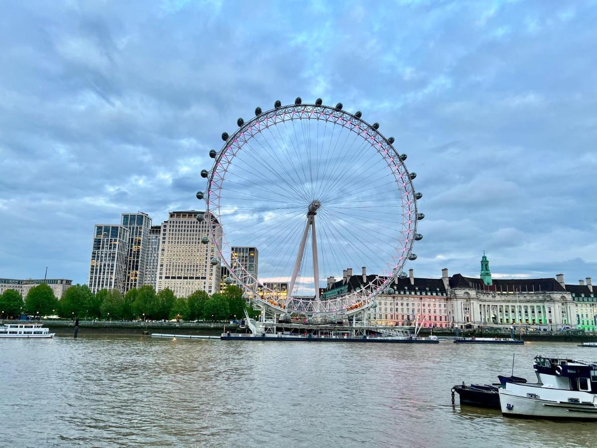 Deluxe Entire Studio Next To London Eye & Trafalgar Square Aparthotel Bagian luar foto